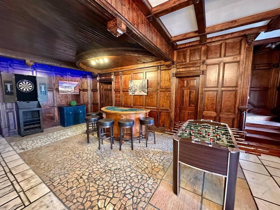 5 Bedroom Estate Near Casino And Downtown Bristol Exterior foto