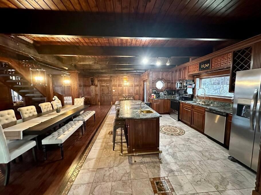 5 Bedroom Estate Near Casino And Downtown Bristol Exterior foto